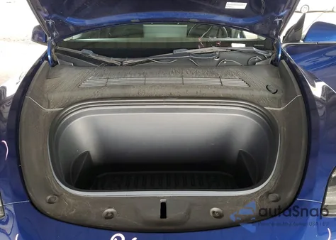 2022 Tesla Model Y z USA, uszkodzony, nr VIN 7SAYGDEE0NF446347